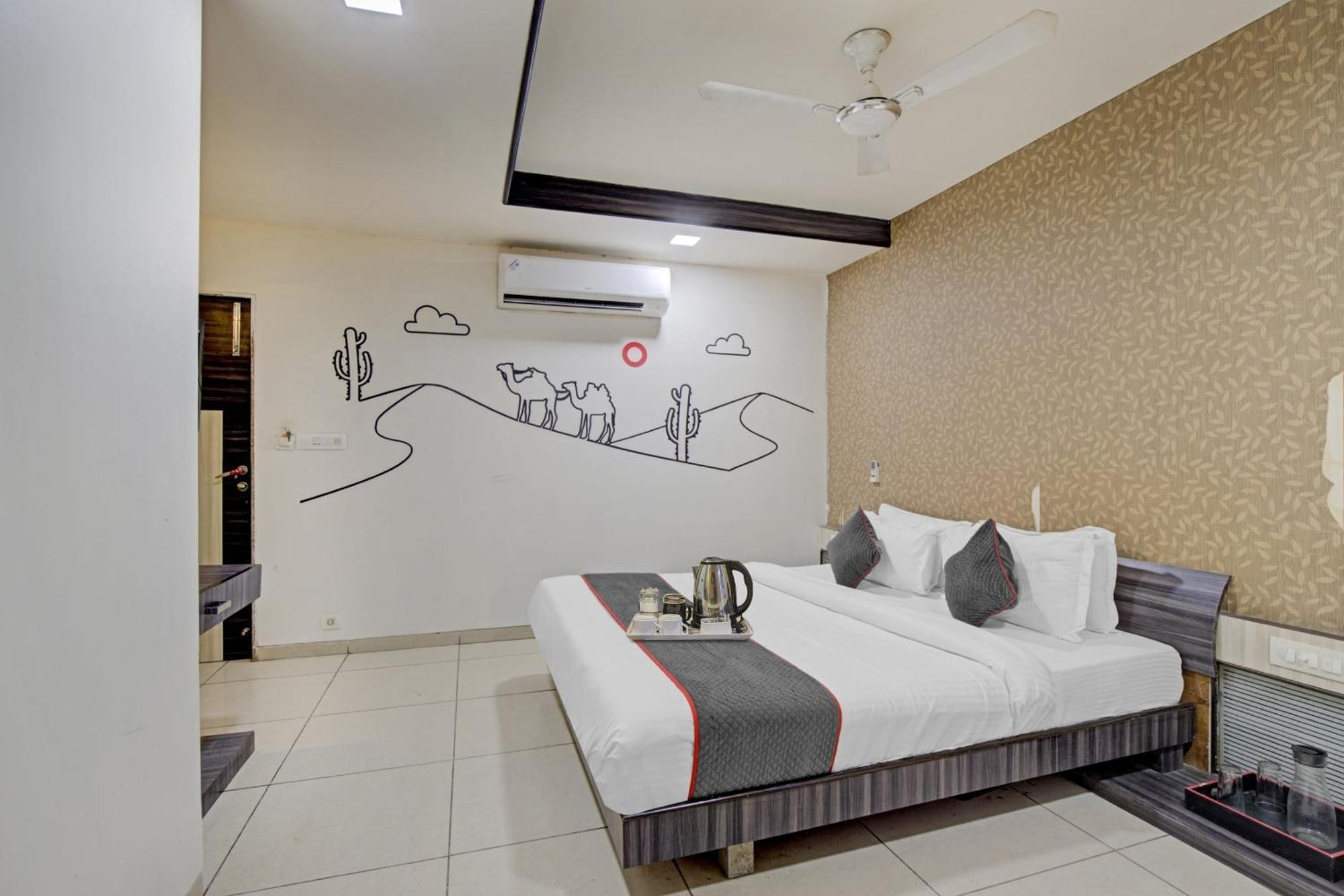Hotel O The Kia Residency Hotel And Banquet Ahmedabad Extérieur photo