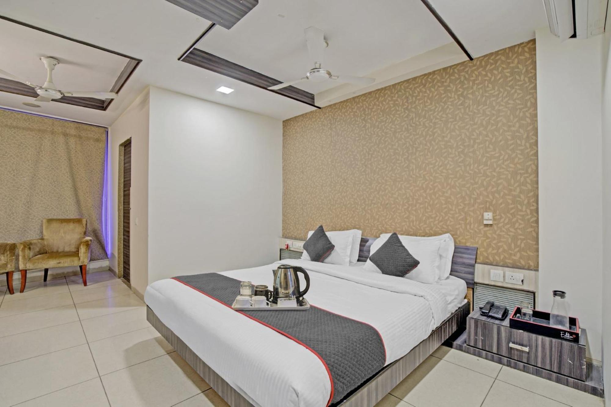 Hotel O The Kia Residency Hotel And Banquet Ahmedabad Extérieur photo
