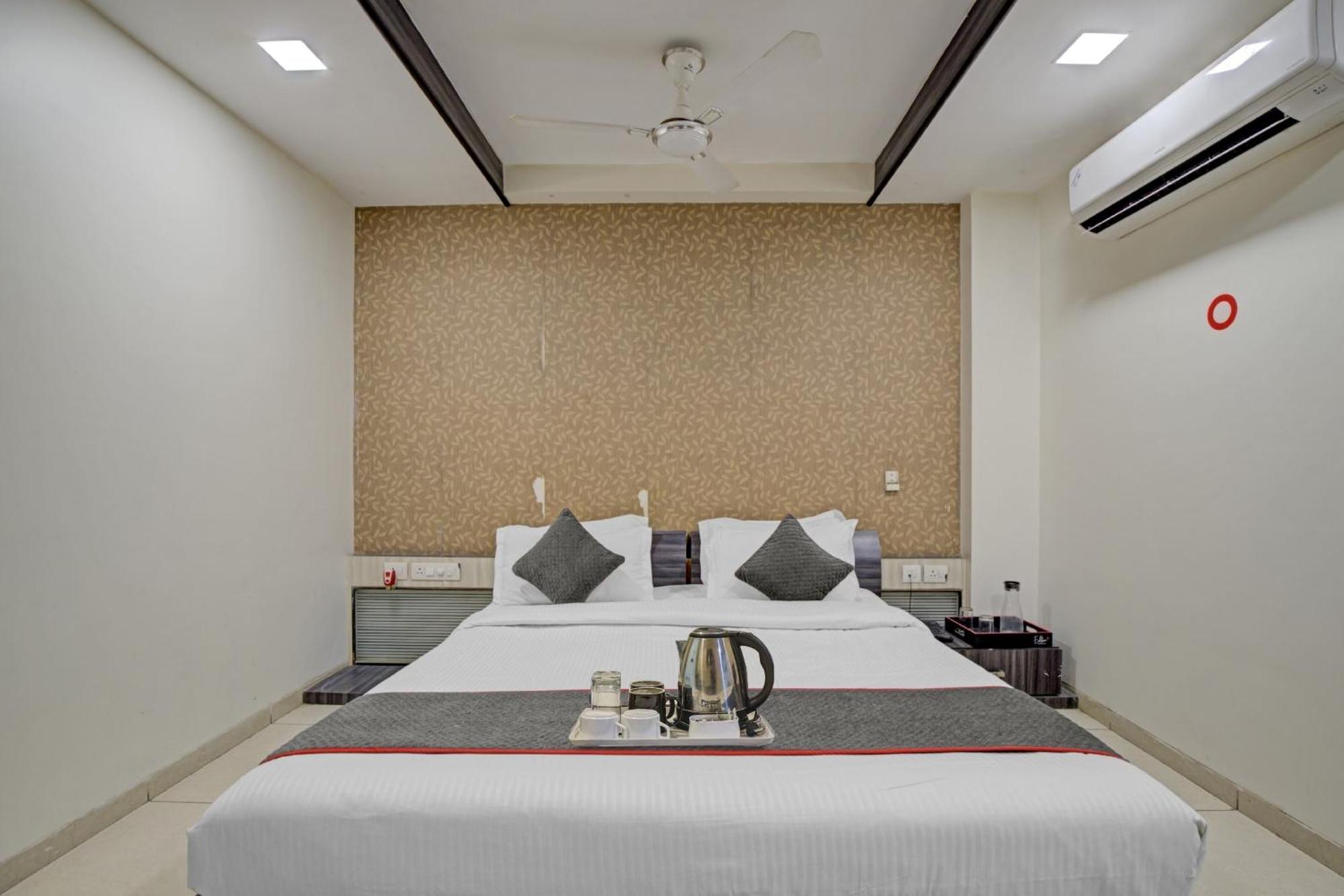 Hotel O The Kia Residency Hotel And Banquet Ahmedabad Extérieur photo